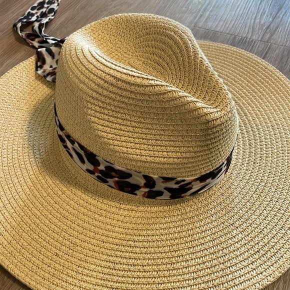 Vince Camuto Women’s Wide Rim Hat Bow Animal Print Scarf Detail - Picture 6 of 12